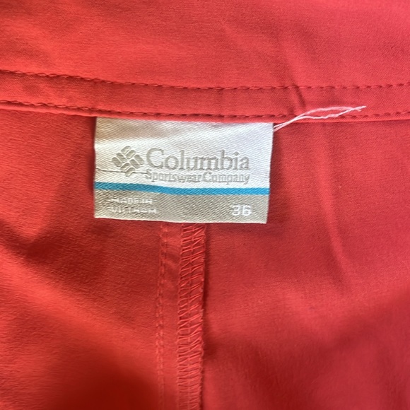 Columbia PFG, board shorts, waistline size 36, 2 small tears on back or left leg - Picture 5 of 8